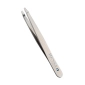 Пинцет для коррекции бровей "Henna Expert" скошенный (металлик, голубой страз) Пинцет для коррекции бровей "Henna Expert" скошенный (металлик, голубой страз)